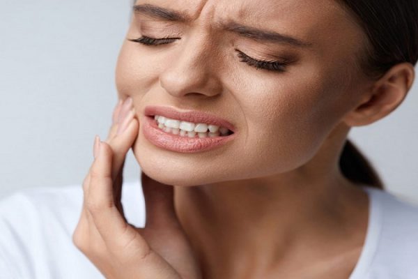 ۵ نشانه قبل از اینکه برای عصب کشی دندان اقدام کنید!